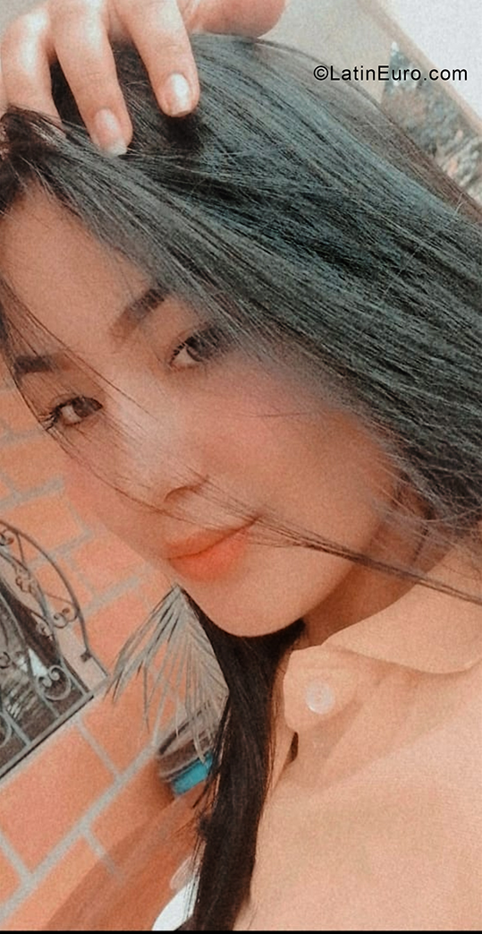 Date this good-looking Colombia girl Soraya from Medellin CO28391