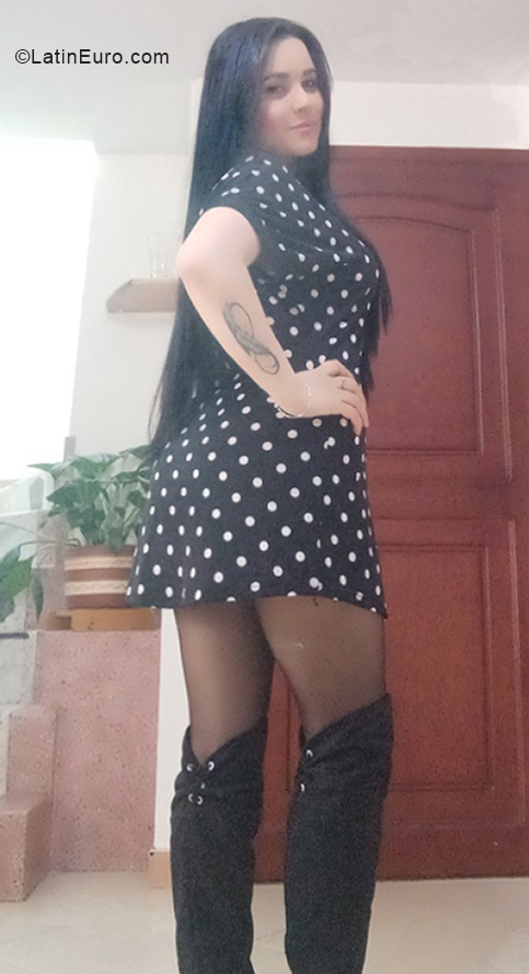 Date this tall Colombia girl Mara from Bogota CO28425