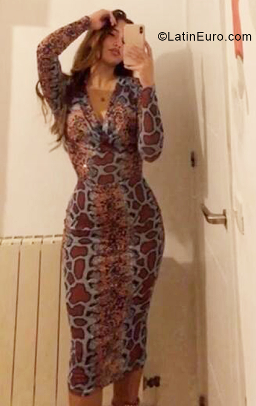 Date this foxy Spain girl Nora from Madrid ES534