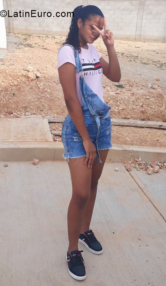 Date this hard body Colombia girl Naleth from Cartagena CO28448