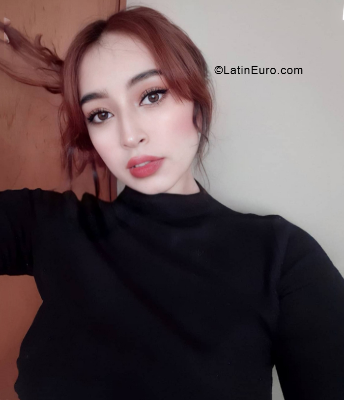 Date this georgeous Colombia girl Samantha from Bogota CO28483