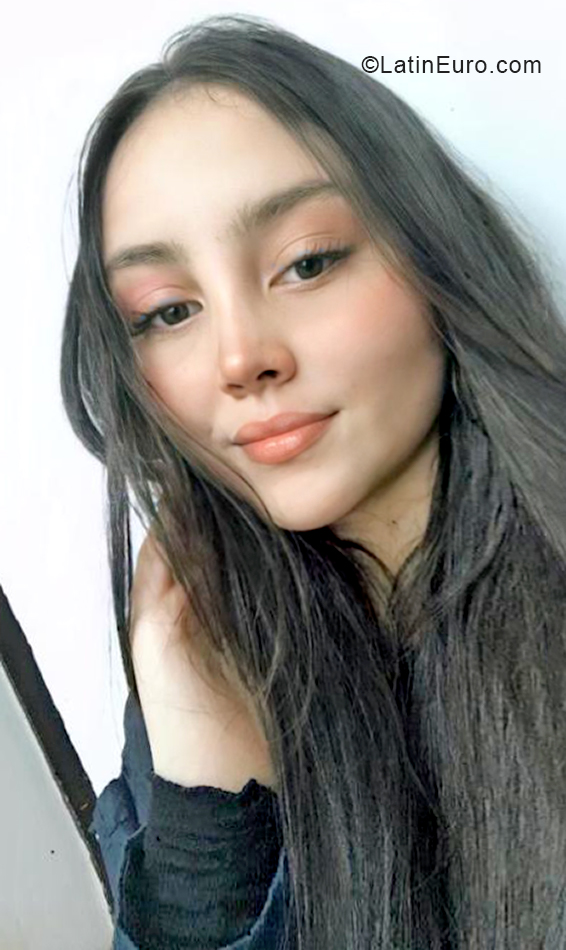 Date this sultry Colombia girl Juli from Bogota CO29706