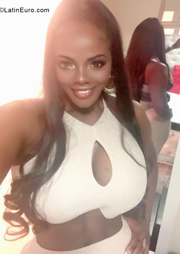 Date this attractive Colombia girl Julieth from Cali CO28508