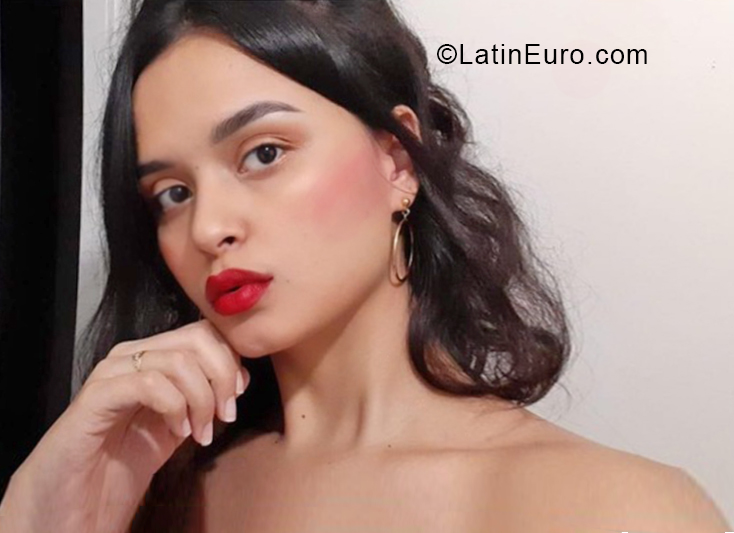 Date this georgeous Colombia girl Alexandra from Bucaramanga CO28529