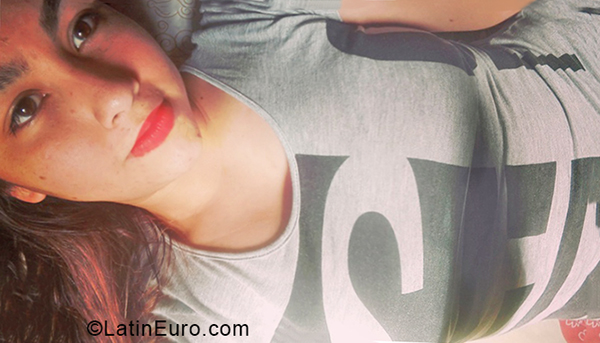 Date this lovely Colombia girl Yineth from Bogoota CO28536
