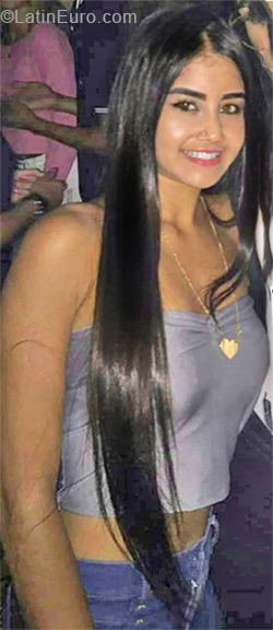 Date this voluptuous Venezuela girl Yaritza from Caracas VE3481