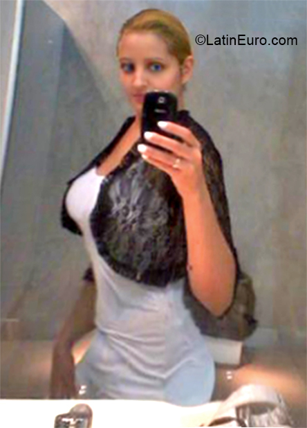 Date this good-looking Argentina girl Ruth from Buenos Aires AR546