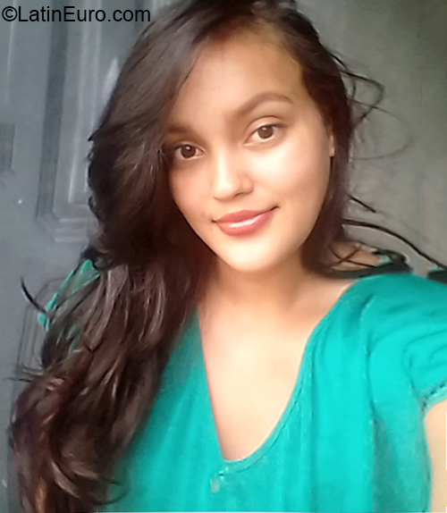 Date this nice looking Ecuador girl Isabel from Tosagua EC613