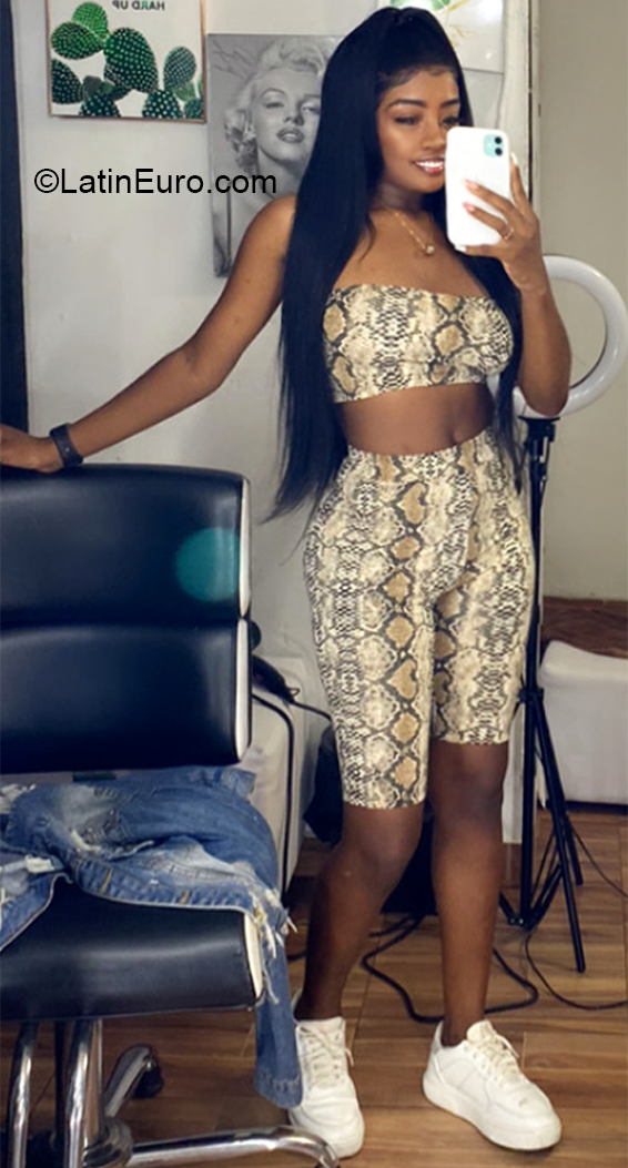 Date this sensual Colombia girl Jensi from Cali CO28593