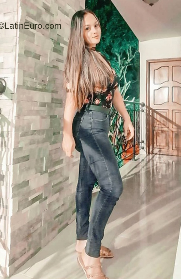 Date this stunning Colombia girl Mayra from Barranquilla CO28596