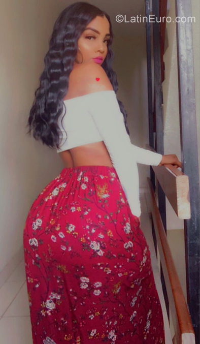 Date this stunning Dominican Republic girl Wilmerys from Santo Domingo DO38827