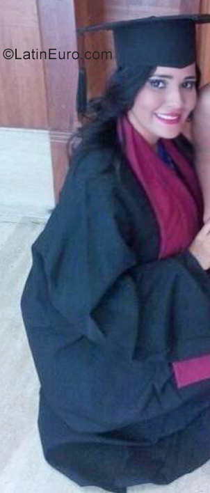 Date this happy Venezuela girl Ysa from Porlamar VE3539