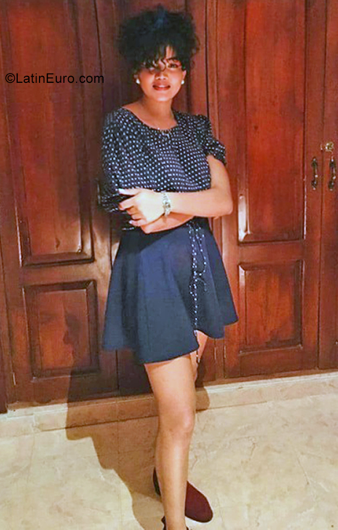 Date this sultry Dominican Republic girl Dania from Santo Domingo DO38907