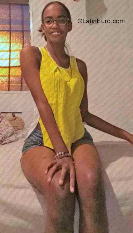 Date this charming Dominican Republic girl Sanyeiry from Santo Domingo DO38936