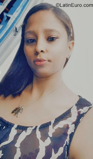 Date this lovely Dominican Republic girl Anyuli from Santo Domingo DO38978