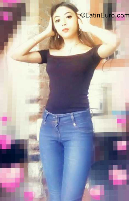 Date this foxy Mexico girl Lupita from Irapuato MX2174