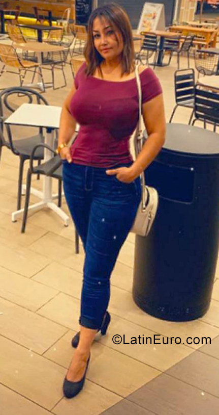 Date this fun Spain girl Luz from Madrid ES576