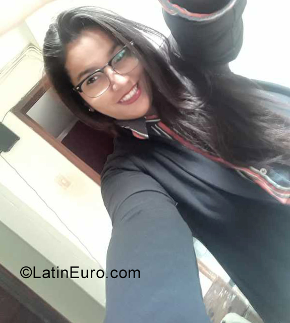 Date this happy Colombia girl LIZETH from Tolima CO30166