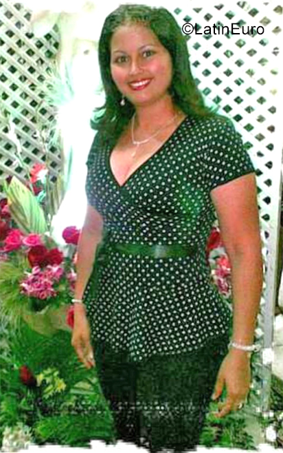 Date this nice looking Venezuela girl Crisvelyis from Anaco VE3652