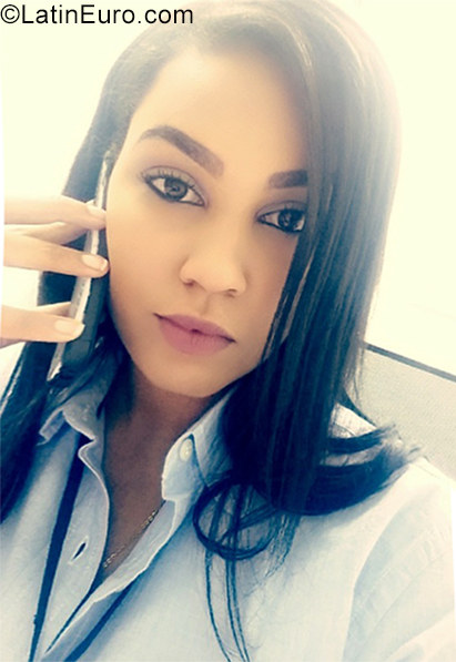 Date this stunning Dominican Republic girl Zuleika from Santo Domingo DO39191