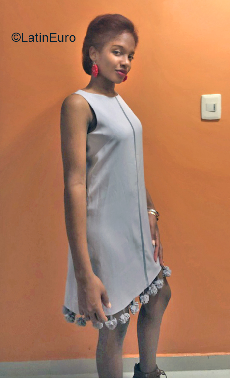 Date this nice looking Dominican Republic girl Kathy from Republica Dominicana DO40053