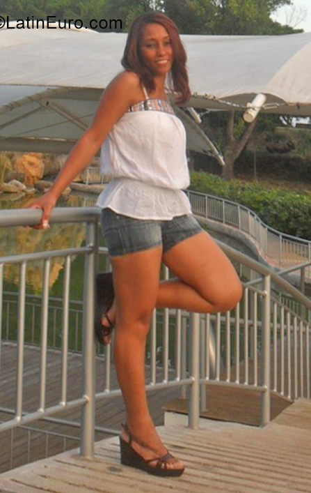 Date this pretty Dominican Republic girl Jary from Santo Domingo DO39218