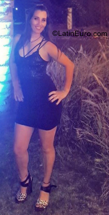 Date this hard body Argentina girl Cintia from Berazategui AR642