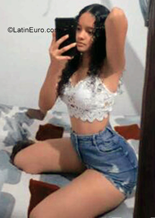 Date this hot Colombia girl Valeria from Bogota CO29254