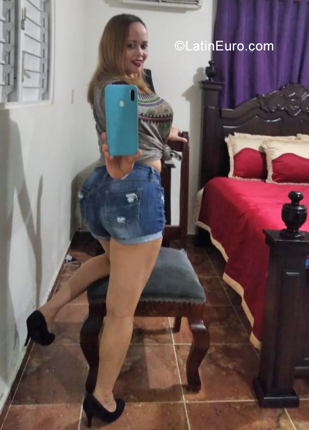 Date this foxy Dominican Republic girl Johanny from Santo Domingo DO39245