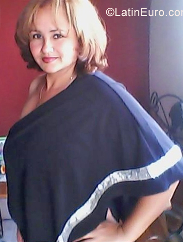 Date this pretty Venezuela girl Aida from Maracaibo VE3703