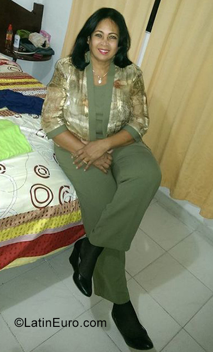 Date this nice looking Dominican Republic girl Juana from La Vega DO39263