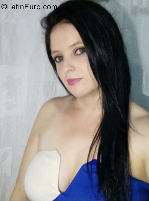 Date this young Colombia girl Jobana from Bogota CO29307