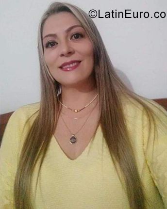 Date this sensual Colombia girl Monik from Medellin CO29327