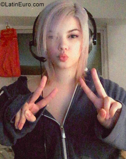 Date this georgeous Argentina girl Fruity from Buenos Aires AR652