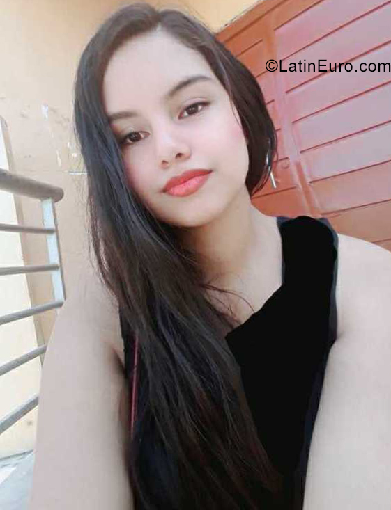 Date this happy Peru girl Flor from Piura, Lima PE1790