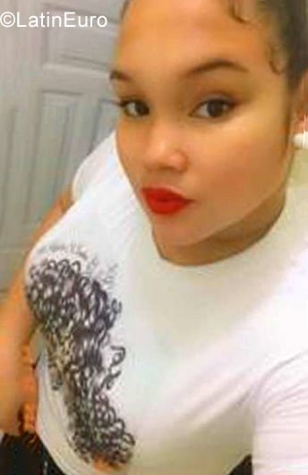 Date this beautiful Dominican Republic girl Scarlet from Santo Domingo DO39315