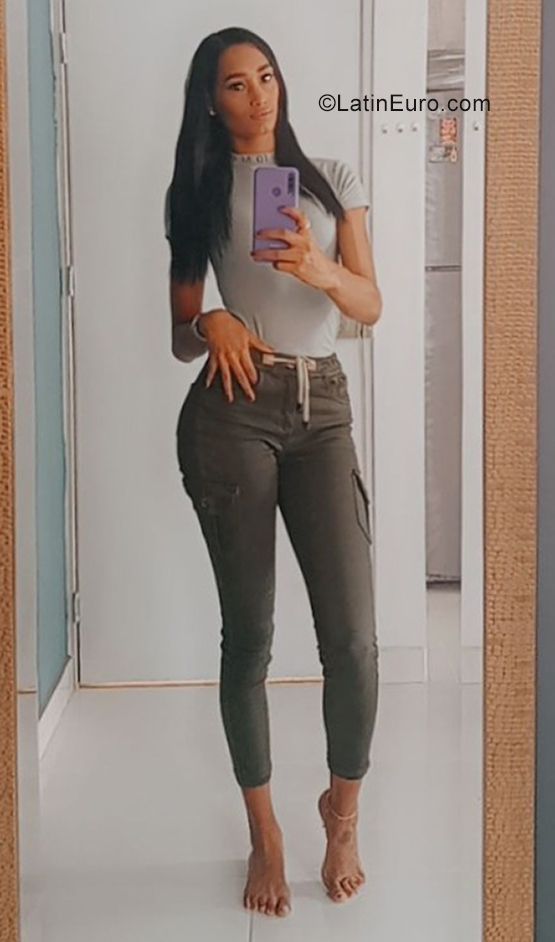 Date this gorgeous Colombia girl Kelly from Cali CO29413