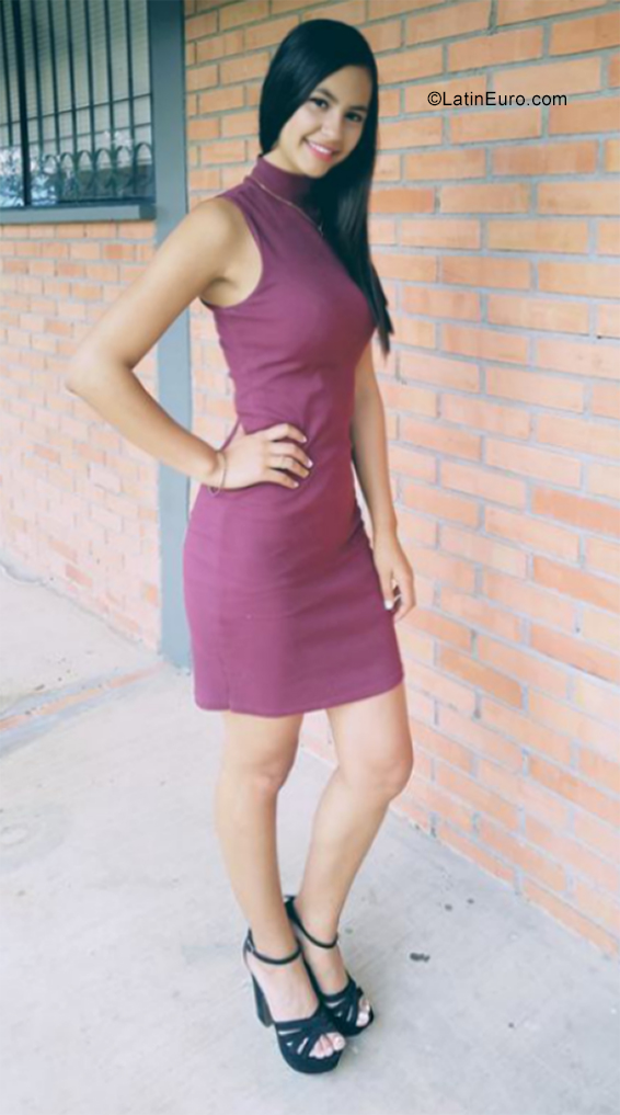 Date this exotic Colombia girl Andrea from Bucaramanga CO29432