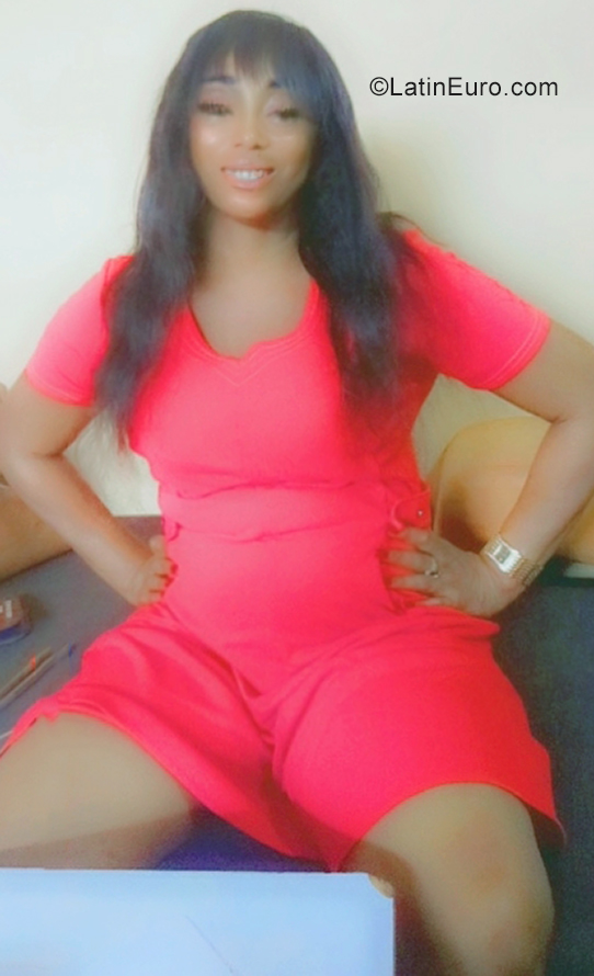 Date this charming Cote D'Ivoire girl Angyflo from Abidjan CI75