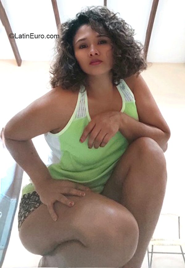 Date this passionate Bolivia girl Gloria from Santa Cruz BO112