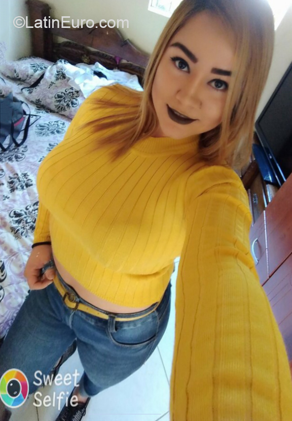 Date this voluptuous Colombia girl Mitchel from Medellin CO29632
