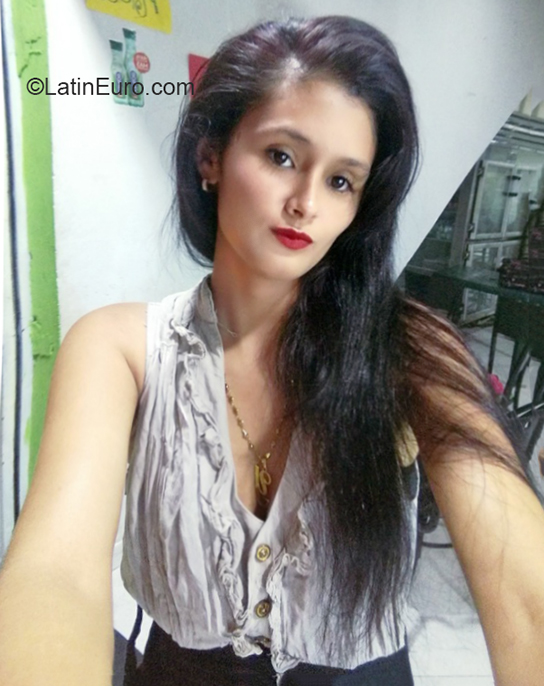 Date this nice looking Colombia girl Laura from Bogota CO29645