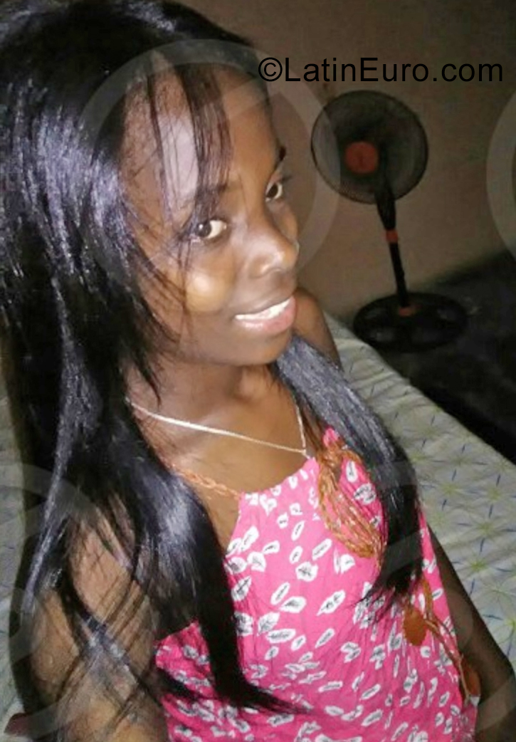 Date this voluptuous Dominican Republic girl Pamela from Santo Domingo DO39491