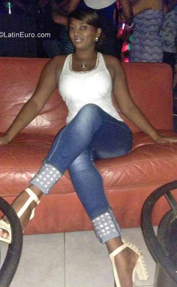 Date this sensual France girl Shanik from Paris FR327