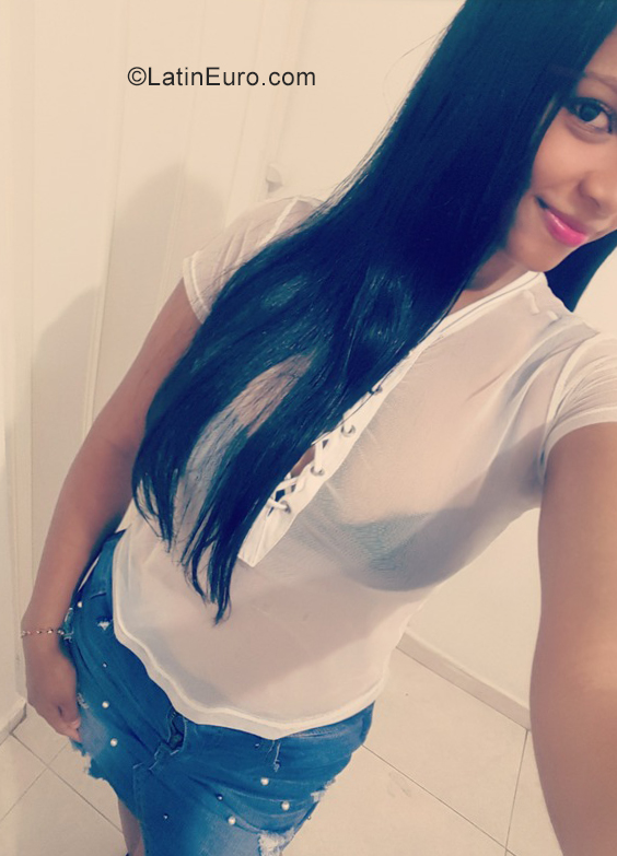 Date this foxy Colombia girl Miriam Tabares from Barranquilla CO29751