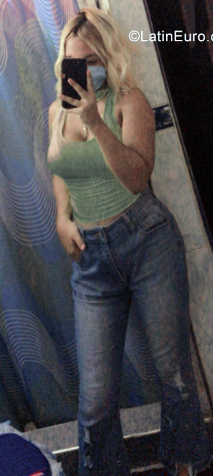 Date this hot Venezuela girl Ana from Valencia VE3822