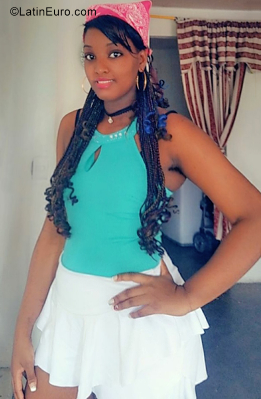 Date this foxy Colombia girl Thefany from Palmira CO29764