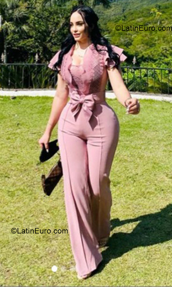 Date this stunning Dominican Republic girl Carla from Santiago DO39566