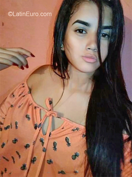 Date this fun Venezuela girl Alexandra from Valencia VE3831