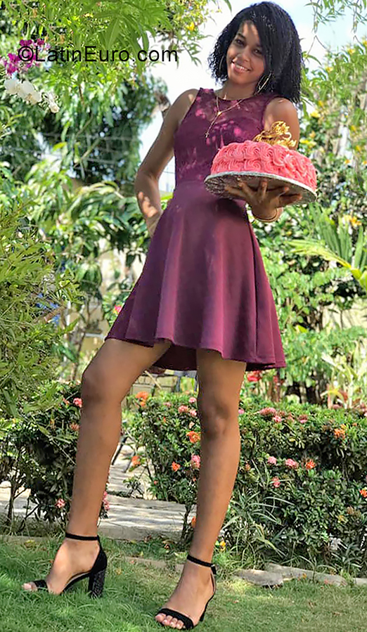 Date this good-looking Dominican Republic girl Alaisha from Dajabon DO39657